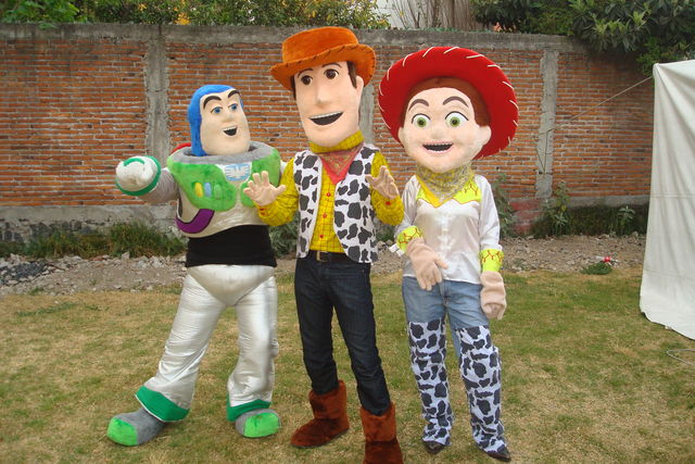 BUZZ L Y. WOODY Y JESSE